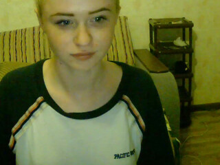 shake_rolls thick blonde body masturbates pussy