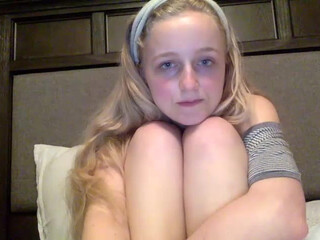 peachezzs Imposing chick