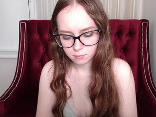 ok_my_daddy whore babe masturbates shaved pussy