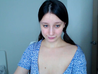 elissbaby girl in stockings shows juicy ass