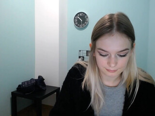 ann_livv dark haired woman masturbates with sex toys