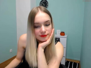 ann_livv charming chicks having fun in a pose