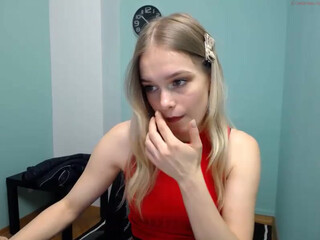 ann_livv skin masturbates pussy