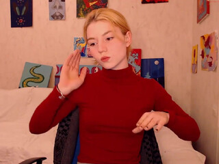 alicebreeze crazy chick fondles her cunt by hand