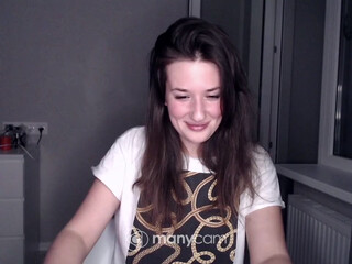 milk_shake_mi lustful bitch demonstrates shaved holes