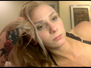 juneavery gets squirt