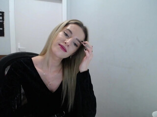 elliee_luv impressive wench effectively jerks her cap