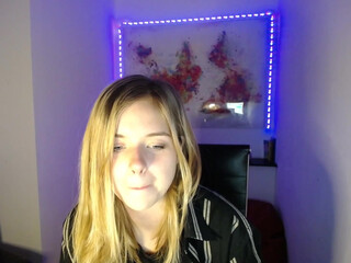 blonde_andcute Skinny chick