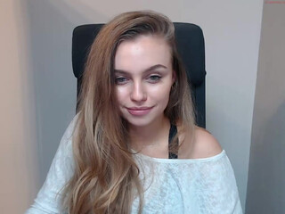 beckytras Chic blonde