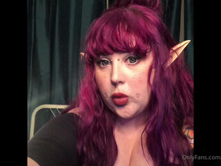 princessorla big tit babe pulls clit