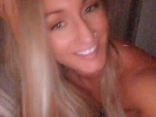 nikkifoxxxxx tasty slut naughty with a vibrator