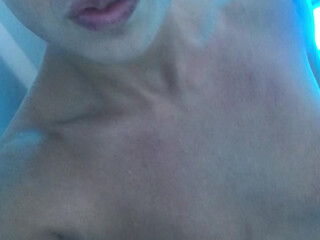 minniegirl busty skin fucks pussy dildo