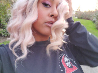 marissafrost tasty babe fucks her anus