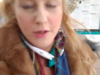 lucymuse caresses the clitoris under the table