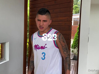 kimytv cute bitch caresses sex lips