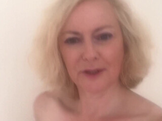 courtesananna impressive babe dancing striptease