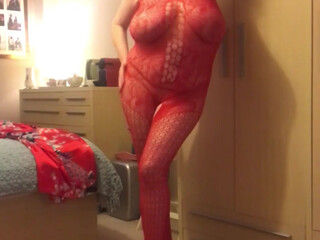 courtesananna cute chick posing in lingerie