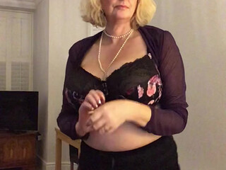courtesananna relaxed yoke luxuriously work with  pussy