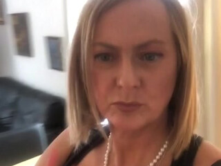courtesananna Pretty female