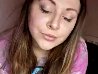 Estella Dark-haired girlfriends