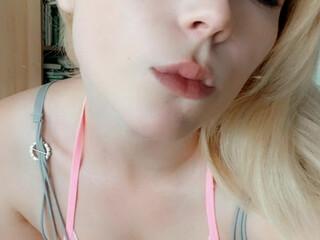 sweetiefox cute skin spotted the charms and began to dress