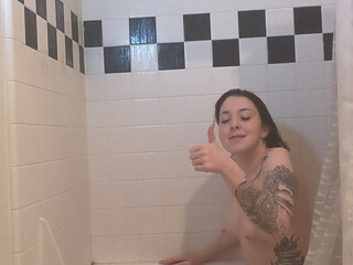 svnflowerqueen greedily fucks her pussy