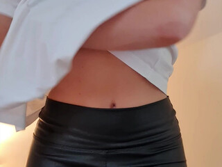 sarahwxpfree cute girl shows sexy body