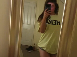 sarahwxpfree delicious babe caresses intimate places