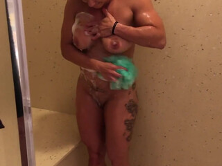 queenkarma69 a young queen fucks both holes