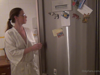 preggomilky charming finger jerking off