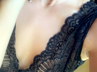 mollysweet premium videos from her Chaturbate profile
