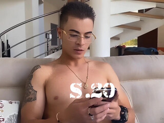 malyia cute pussy showing boobs