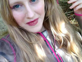 lucymuse dildo fucks herself and teases the clit with a vibrator