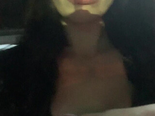 lola lily xxx gorgeous jerks off a banana and cums.