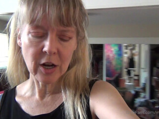 msjamiefoster attractive babe caresses lips sex