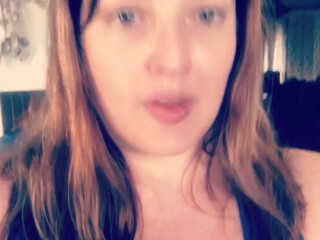 maggiegreenlive cute babe masturbating with sex toy