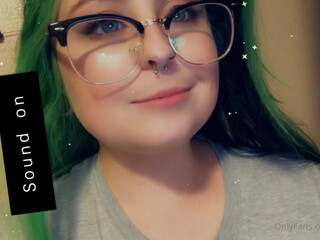 littlekittenn jerks off and gets an incredible orgasm