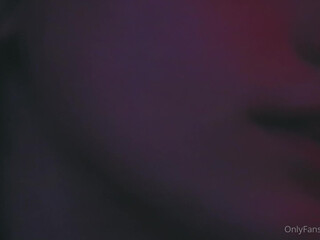 izzy xx black-haired beauty communicates in fries