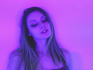 izzy xx sweet lady caresses rubber penis