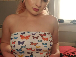 brattylizxxx gorgeous girls dance completely naked