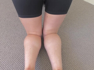 alluring hot chick twirls big booty