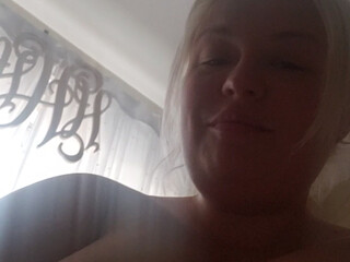 tiffanystarbbw nude cutie shows juicy charms