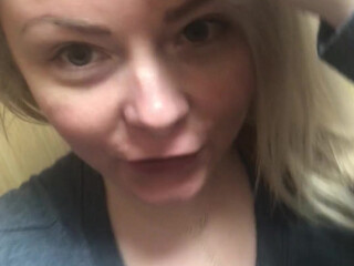 teendreamxo blonde slut poses nude