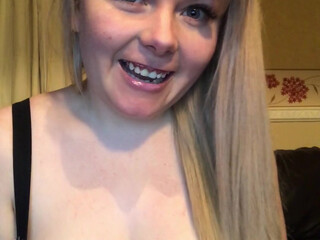 teendreamxo hot brunettes show shaved holes