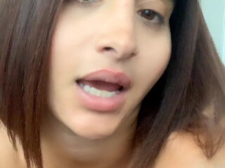 priya y seductive babe dancing spectacular striptease