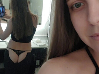 sadieholmes teasing his gap with her middle finger