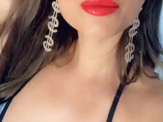 missroxanarae lynch jumps on a toy and cums