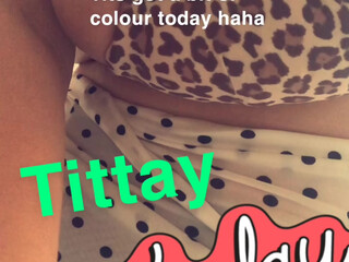 mikki951 submissive chick makes suction