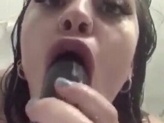 mikki951 gorgeous chick fucks pussy with phallus