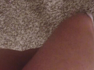 latinmamicd22 gorgeous prostitute caresses shaved cunt